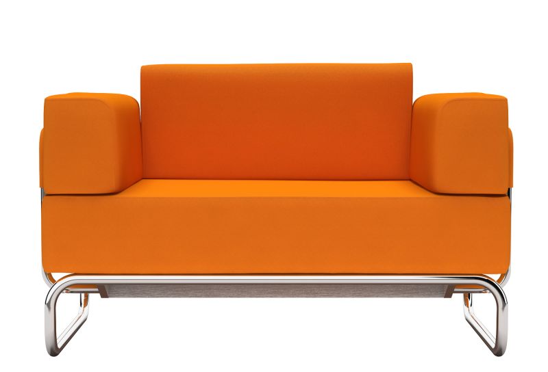 Orangefarbenes S 5100 Polsterteil von Thonet mit niedrigem Rücken und Stahlrohrgestell.